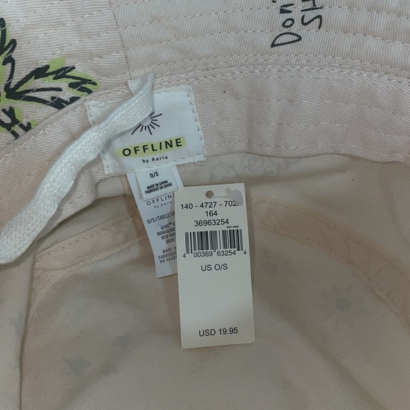 NWT bucket hat - Picture 2 of 2